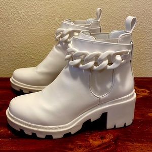 White chain Steve Madden Boots
